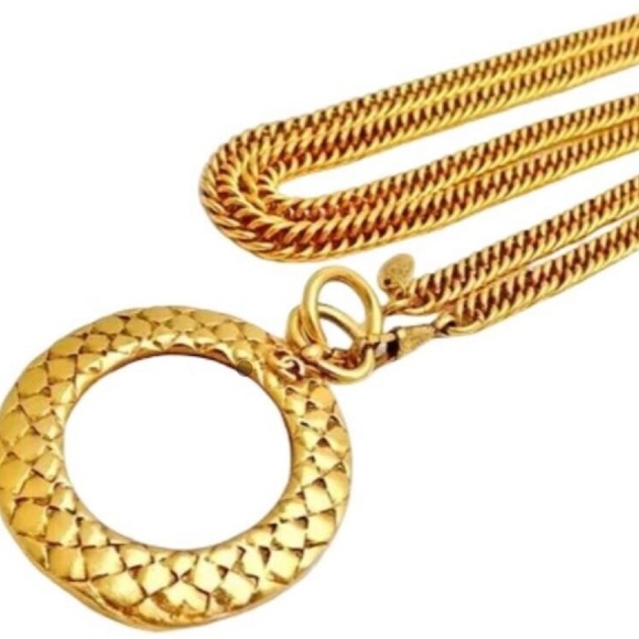 Chanel 80s Scales Textured Magnifier Necklace - Picture 1 of 5
